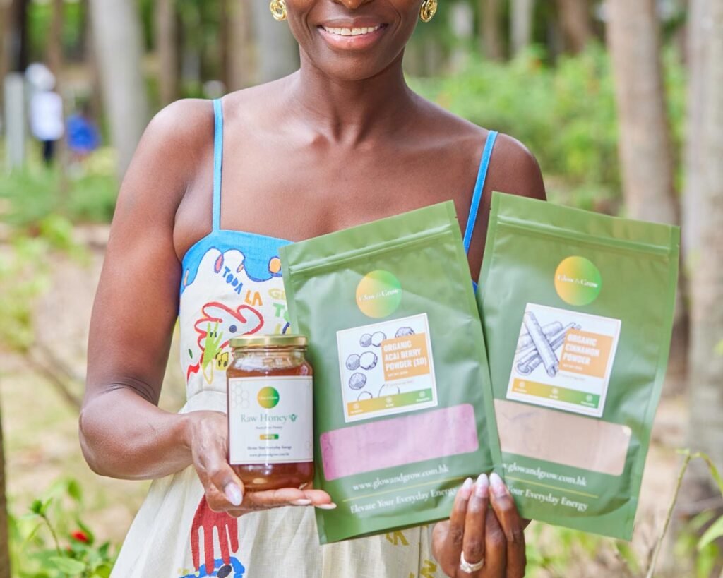 Organic cinnamon powder with raw honey